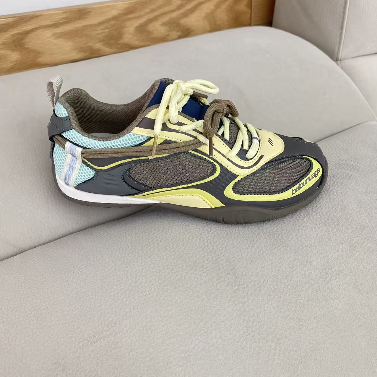 Women Shoes Qc - Damskie retro sneakersy w stylu spicy