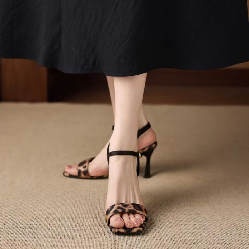 Seksowne sandały na wysokim ob – Leopard Print Heels recenzja i cena