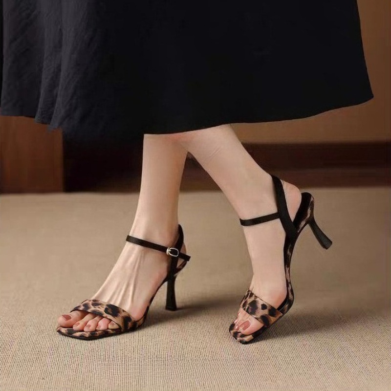 Seksowne sandały na wysokim ob – Leopard Print Heels recenzja i cena
